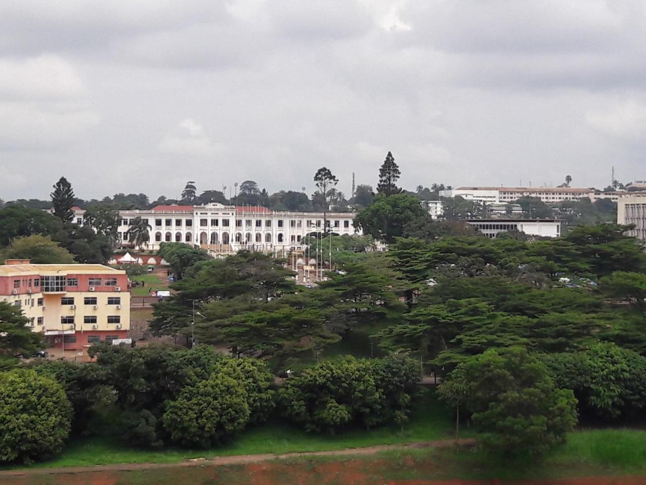 Djeug'Appart Hotel Yaoundé Exterior foto